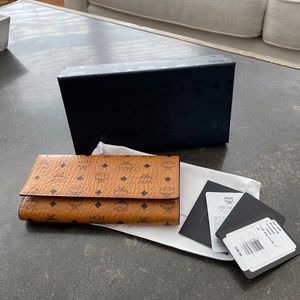 MCM Tri-Fold wallet in Visteos Cognac